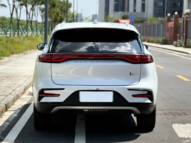 BYD Tang — Фото автомобиля 10