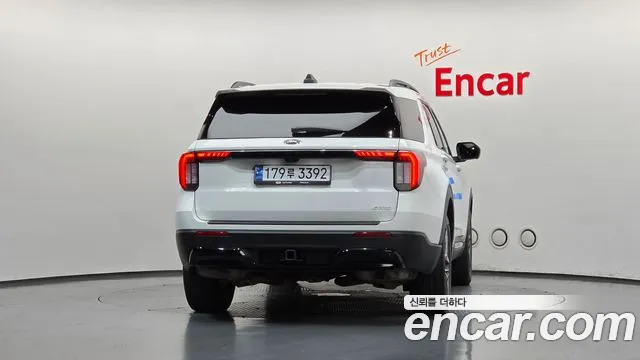 Ford Explorer — Фото автомобиля 4