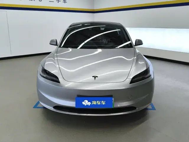Tesla Model 3 — Фото автомобиля 2
