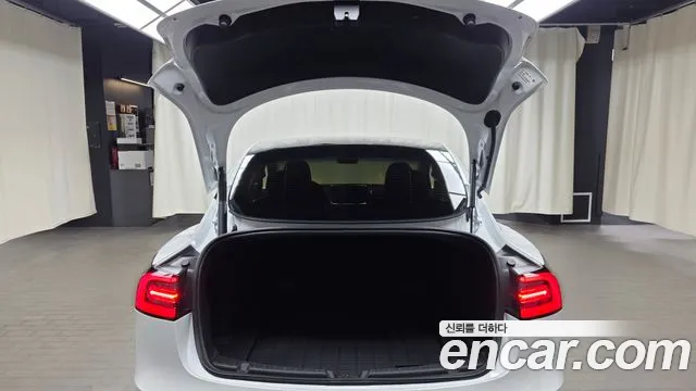 Tesla Model 3 — Фото автомобиля 25