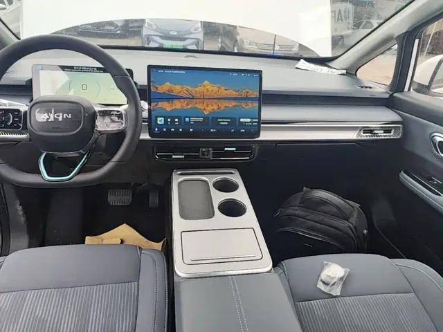 GAC Aion Y — Фото автомобиля 12