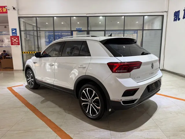 Volkswagen T-Roc — Фото автомобиля 6
