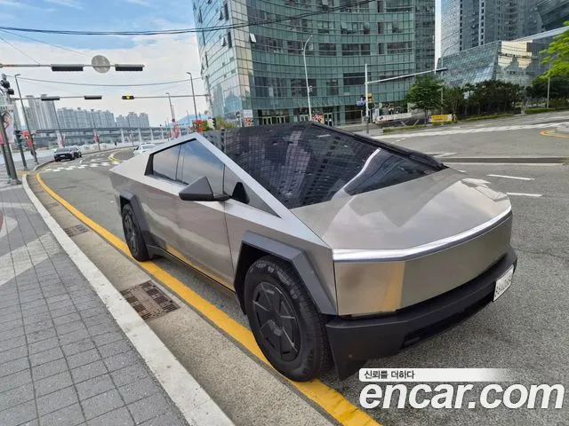 Tesla Cybertruck — Фото автомобиля 2