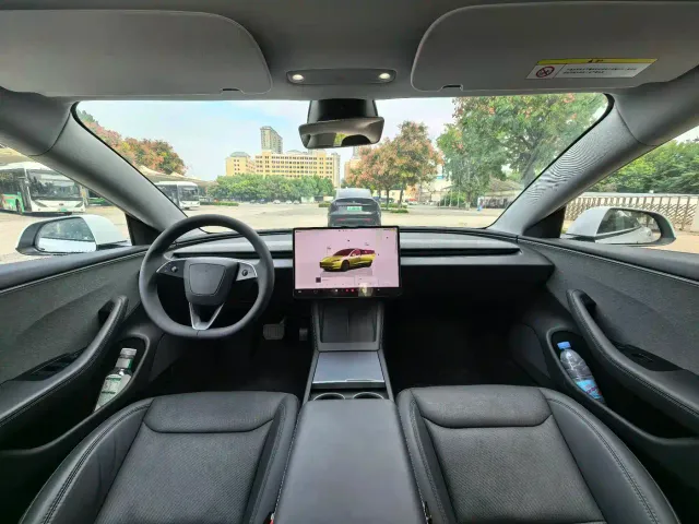 Tesla Model 3 — Фото автомобиля 6