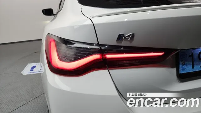 BMW i4 — Фото автомобиля 18
