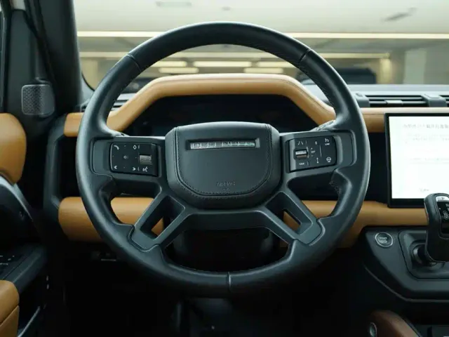 Land Rover Defender — Фото автомобиля 16