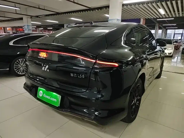 IM Motors LS6 — Фото автомобиля 6