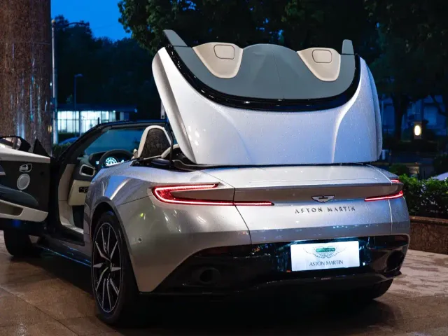 Aston Martin DB11 — Фото автомобиля 12