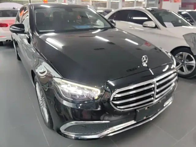 Mercedes-Benz E-Class — Фото автомобиля 3