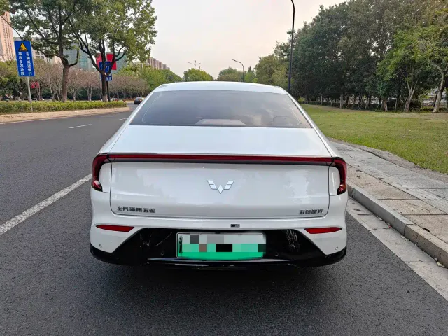 Wuling Starlight — Фото автомобиля 4