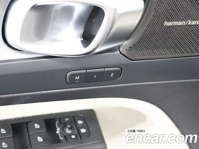 Volvo XC40 — Фото автомобиля 10