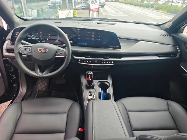 Cadillac XT4 — Фото автомобиля 3
