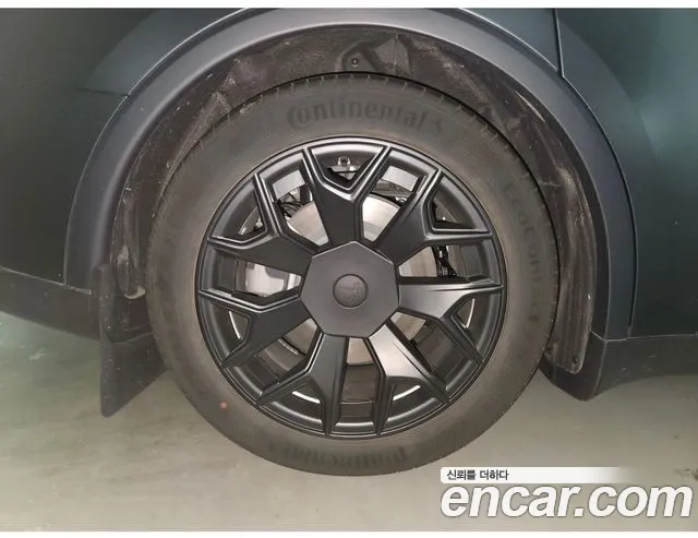 Tesla Model Y — Фото автомобиля 17