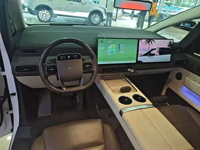 Li Auto MEGA — Фото автомобиля 9
