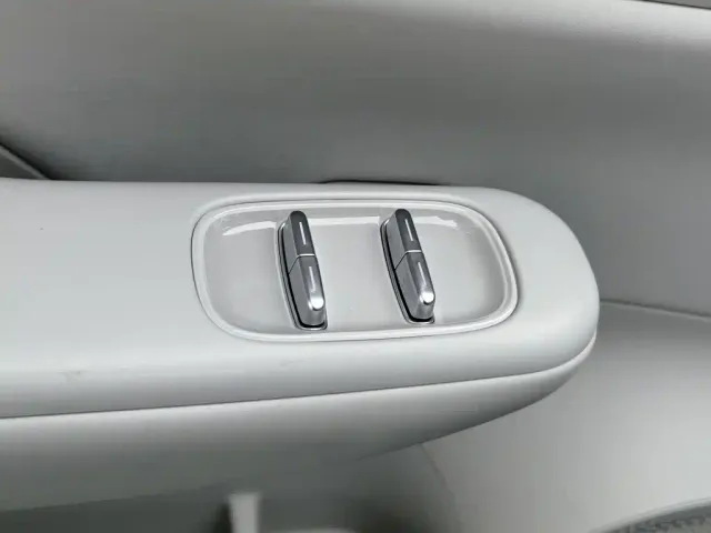 Leapmotor B10 — Фото автомобиля 9