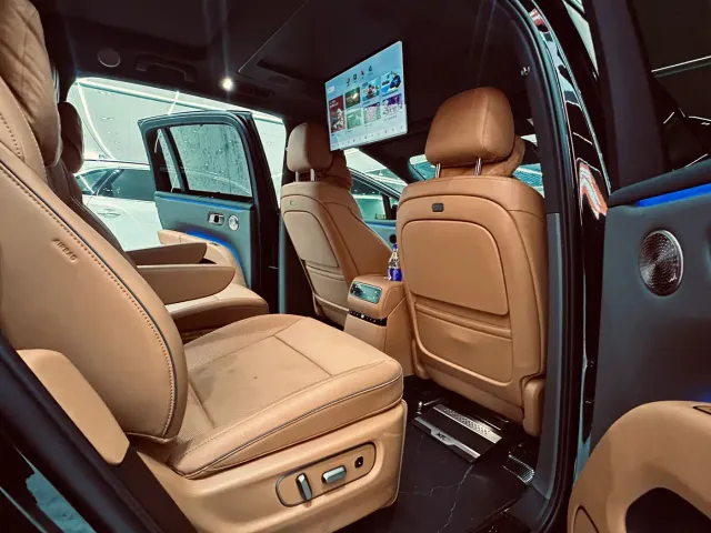 Li Auto i8 — Фото автомобиля 11