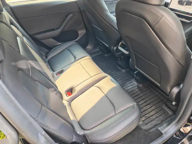 Tesla Model Y — Фото автомобиля 13