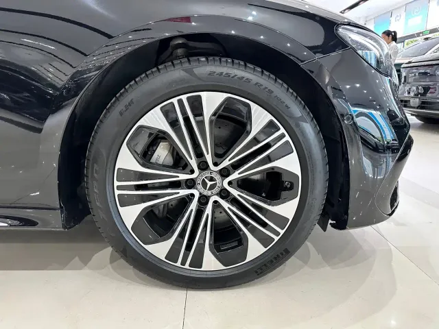 Mercedes-Benz E-Class — Фото автомобиля 15