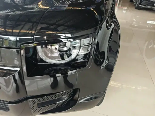 Land Rover Defender — Фото автомобиля 23