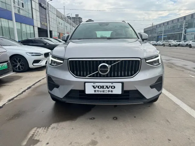 Volvo XC40 — Фото автомобиля 2