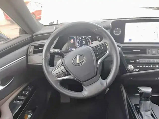 Lexus ES — Фото автомобиля 10