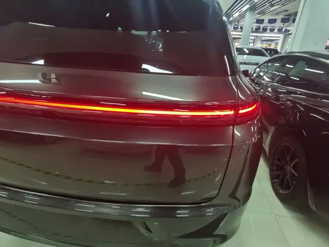 Li Auto L7 — Фото автомобиля 7
