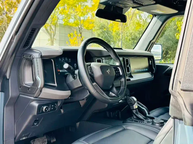 Ford Bronco — Фото автомобиля 10