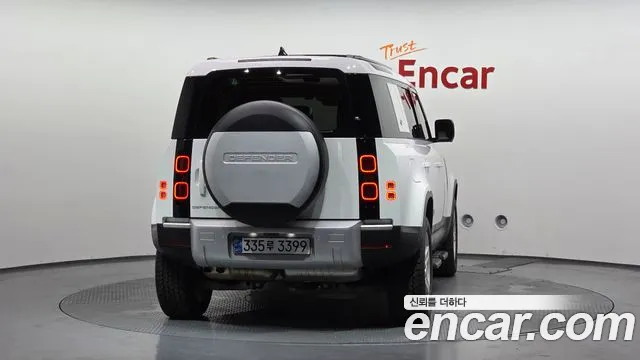 Land Rover Defender — Фото автомобиля 3