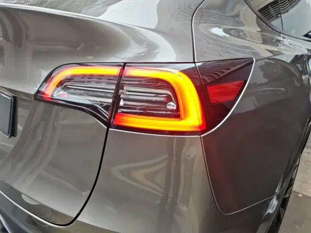 Tesla Model Y — Фото автомобиля 7