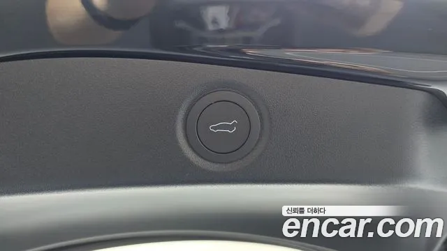 Tesla Model 3 — Фото автомобиля 20