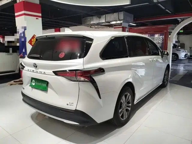 Toyota Sienna — Фото автомобиля 6