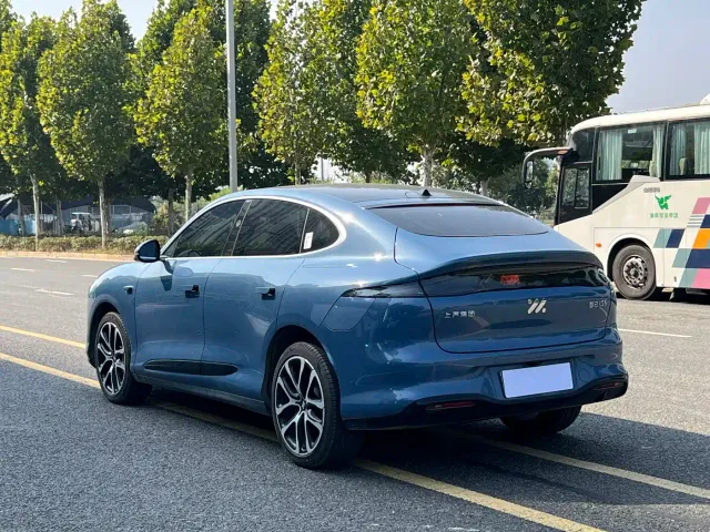 IM Motors LS6 — Фото автомобиля 9