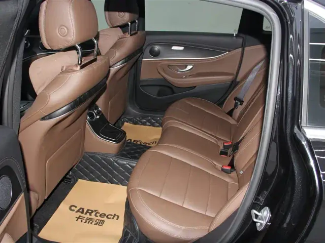 Mercedes-Benz E-Class — Фото автомобиля 20