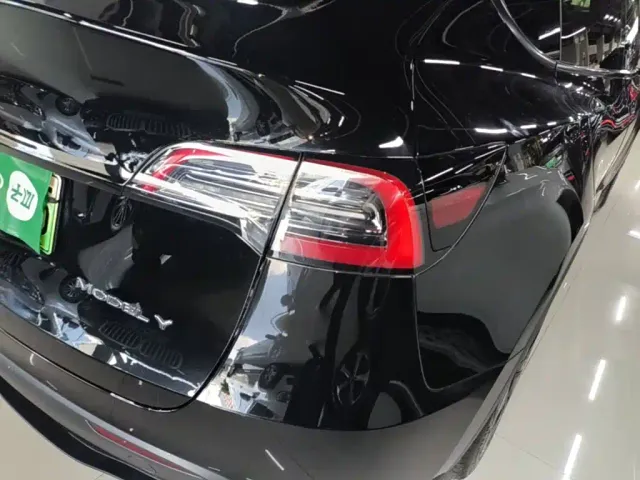 Tesla Model Y — Фото автомобиля 7