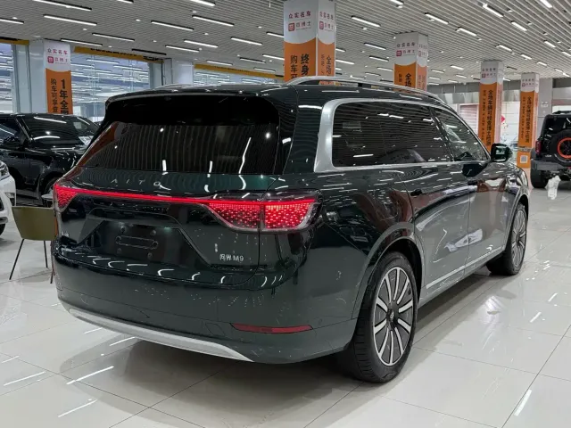 AITO Wenjie AITO M9 2024 Extended Range Ultra 42kWh 6-Seater — Фото автомобиля 3
