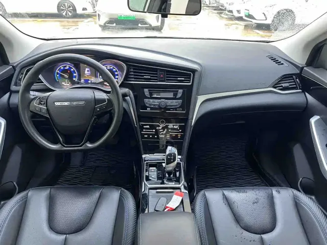 Venucia D60 EV — Фото автомобиля 5