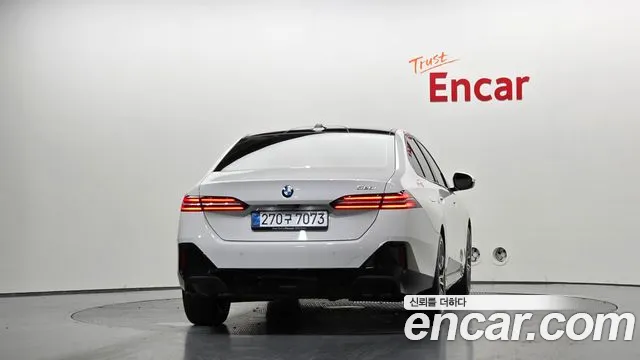 BMW 5-Series — Фото автомобиля 4