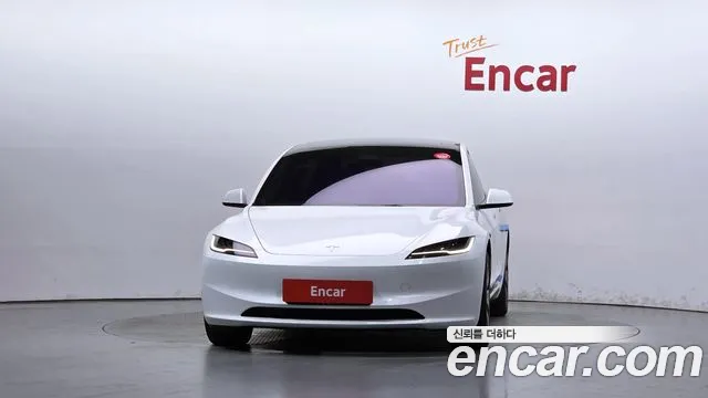 Tesla Model 3 — Фото автомобиля 3