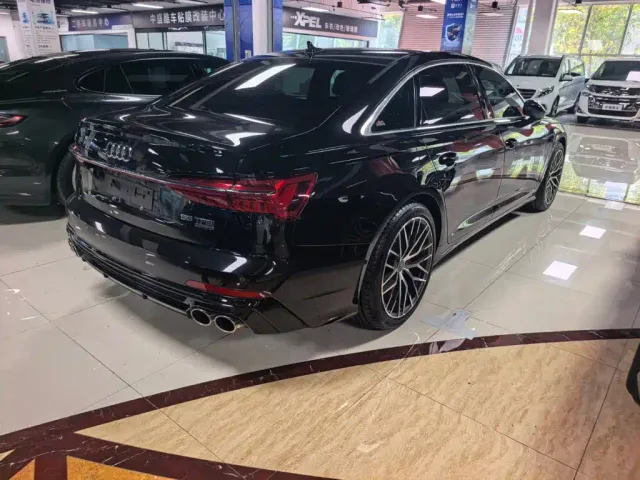 Audi A6L — Фото автомобиля 12