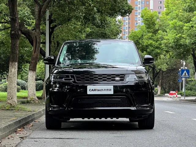 Land Rover Range Rover Sport 2022 3.0 L6 Gloss Black Edition — Фото автомобиля 3