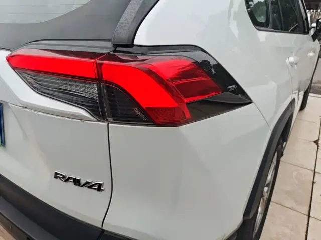 Toyota RAV4 — Фото автомобиля 7