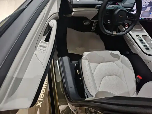 Xiaomi SU7 — Фото автомобиля 15