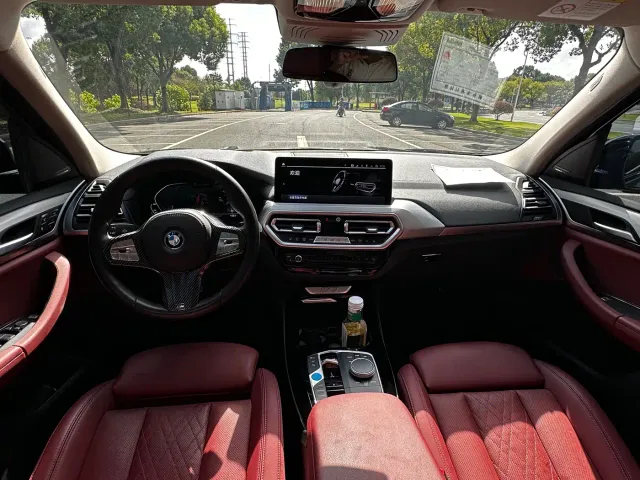 BMW iX3 — Фото автомобиля 15