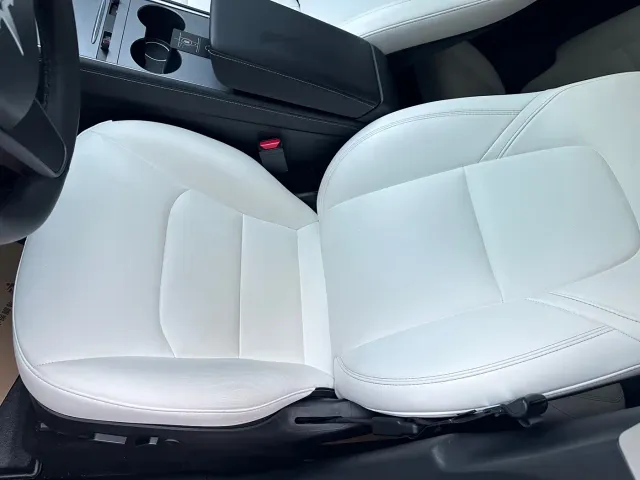 Tesla Model Y — Фото автомобиля 13