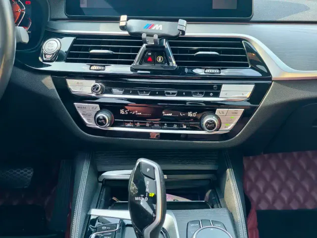 BMW 5 Series — Фото автомобиля 9