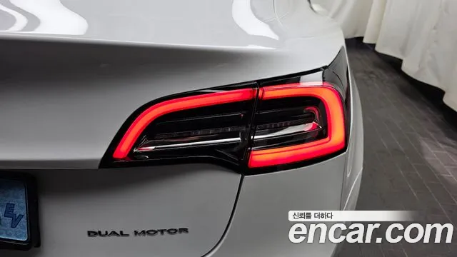 Tesla Model 3 — Фото автомобиля 18