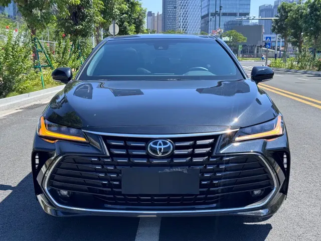 Toyota Avalon — Фото автомобиля 2