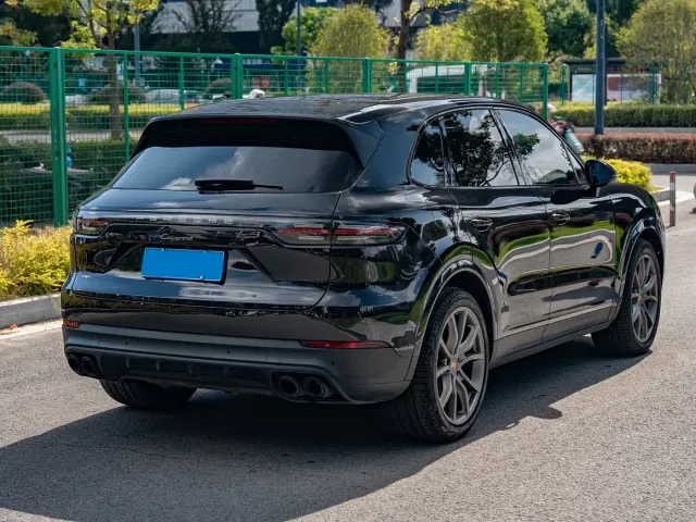 Porsche Cayenne — Фото автомобиля 4