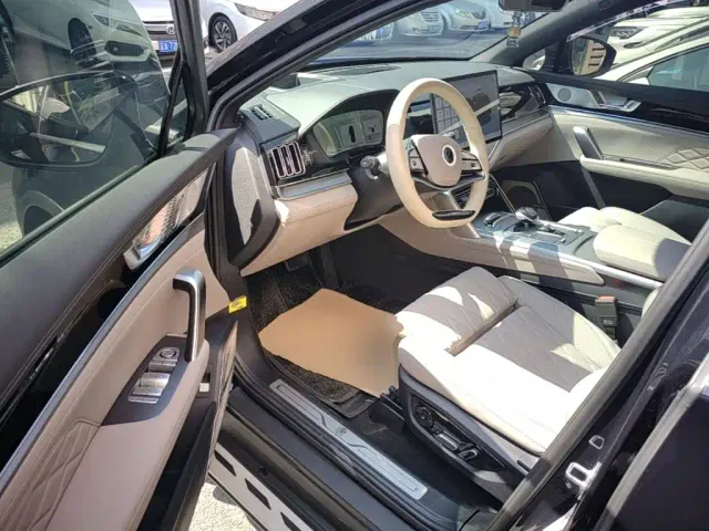 BYD Tang — Фото автомобиля 15
