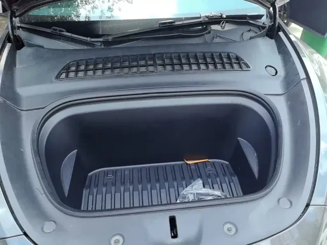 Tesla Model Y — Фото автомобиля 19